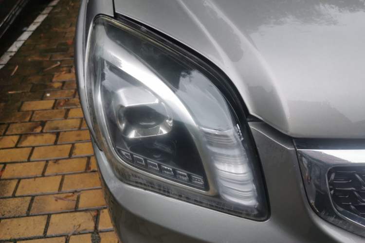 Used Kia Sportage 2013 2.0L Automatic Two-Wheel Drive GL Trim Right Front Headlight