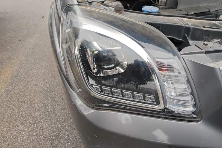 Used Kia Sportage 2013 2.0L Manual Two-Wheel Drive GL Trim Right Front Headlight