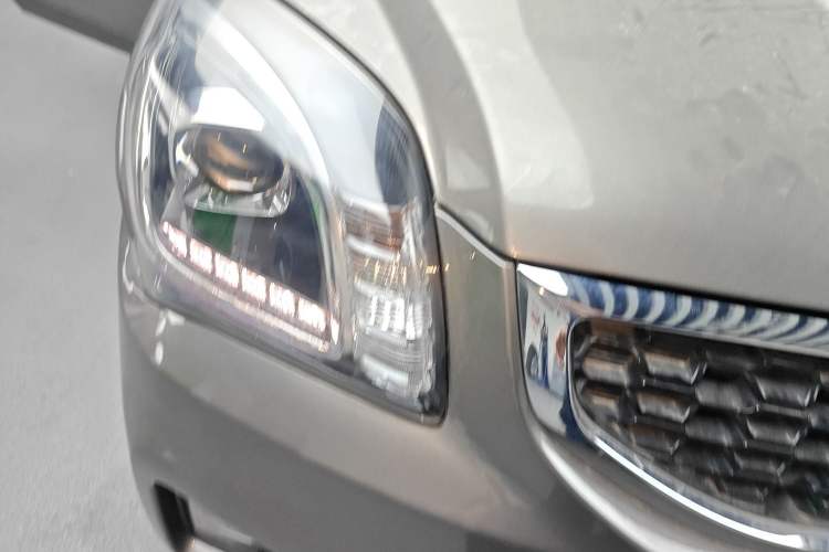 Used Kia Sportage 2013 2.0L Automatic Two-Wheel Drive GL Trim Right Front Headlight