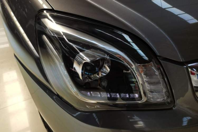 Used Kia Sportage 2013 2.0L Automatic Two-Wheel Drive GL Trim Right Front Headlight