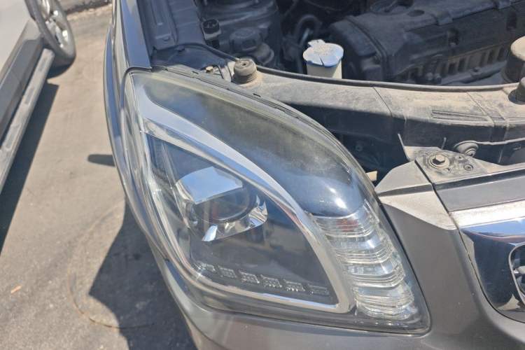 Used Kia Sportage 2013 2.0L Automatic Two-Wheel Drive GLS Trim Right Front Headlight