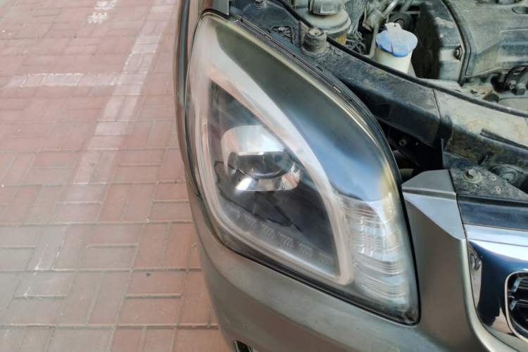 Used Kia Sportage 2013 2.0L Manual Two-Wheel Drive GL Trim Right Front Headlight