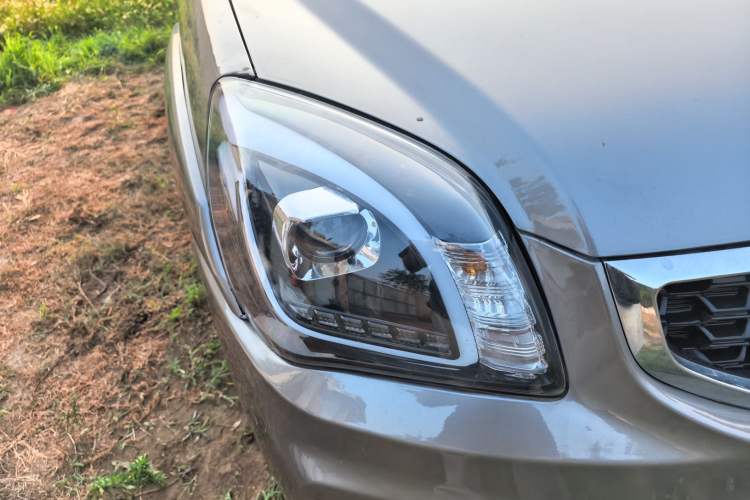 Used Kia Sportage 2013 2.0L Automatic Two-Wheel Drive GLS Trim Right Front Headlight