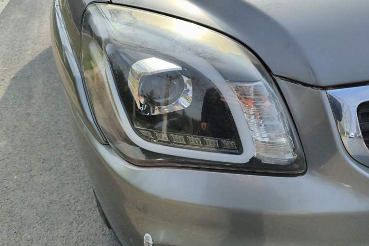 Used Kia Sportage 2013 2.0L Automatic Two-Wheel Drive GLS Trim Right Front Headlight