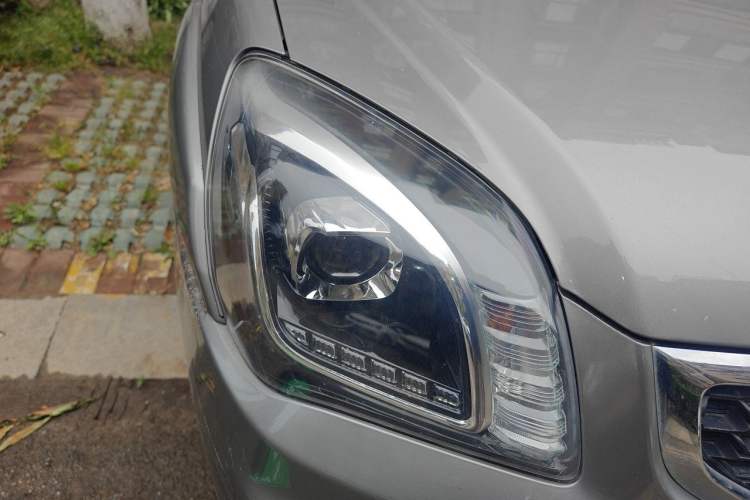 Used Kia Sportage 2013 2.0L Manual Two-Wheel Drive GL Trim Right Front Headlight