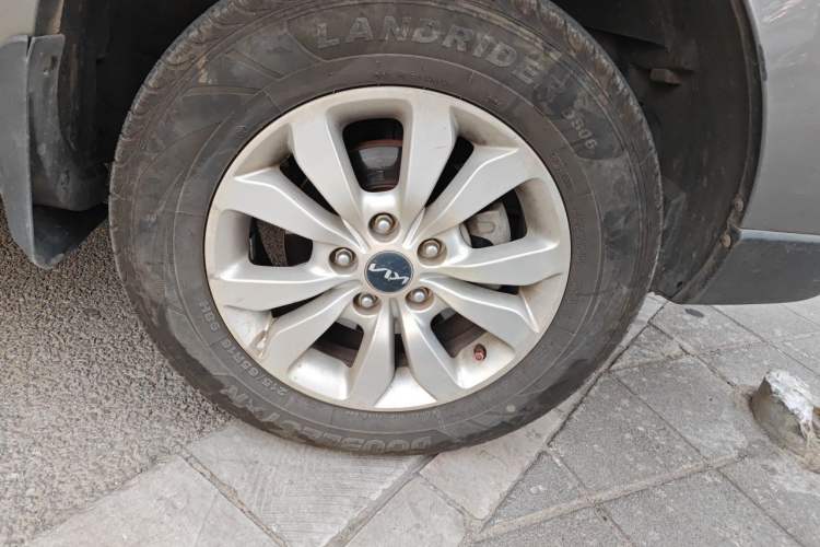 Used Kia Sportage 2013 2.0L Automatic Two-Wheel Drive GL Trim Right Front Wheel Hub