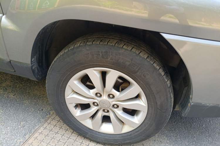 Used Kia Sportage 2013 2.0L Automatic Two-Wheel Drive GL Trim Right Front Wheel Hub