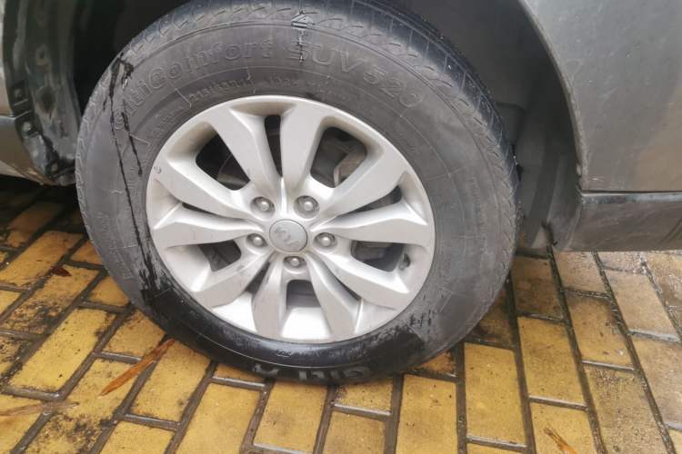 Used Kia Sportage 2013 2.0L Automatic Two-Wheel Drive GL Trim Right Front Wheel Hub