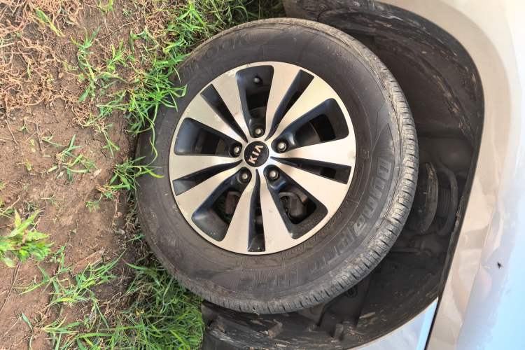 Used Kia Sportage 2013 2.0L Automatic Two-Wheel Drive GLS Trim Right Front Wheel Hub