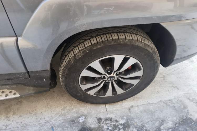 Used Kia Sportage 2013 2.0L Manual Two-Wheel Drive GLS Right Front Wheel Hub