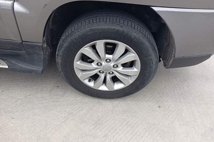 Used Kia Sportage 2013 2.0L Automatic Two-Wheel Drive GL Trim Right Front Wheel Hub