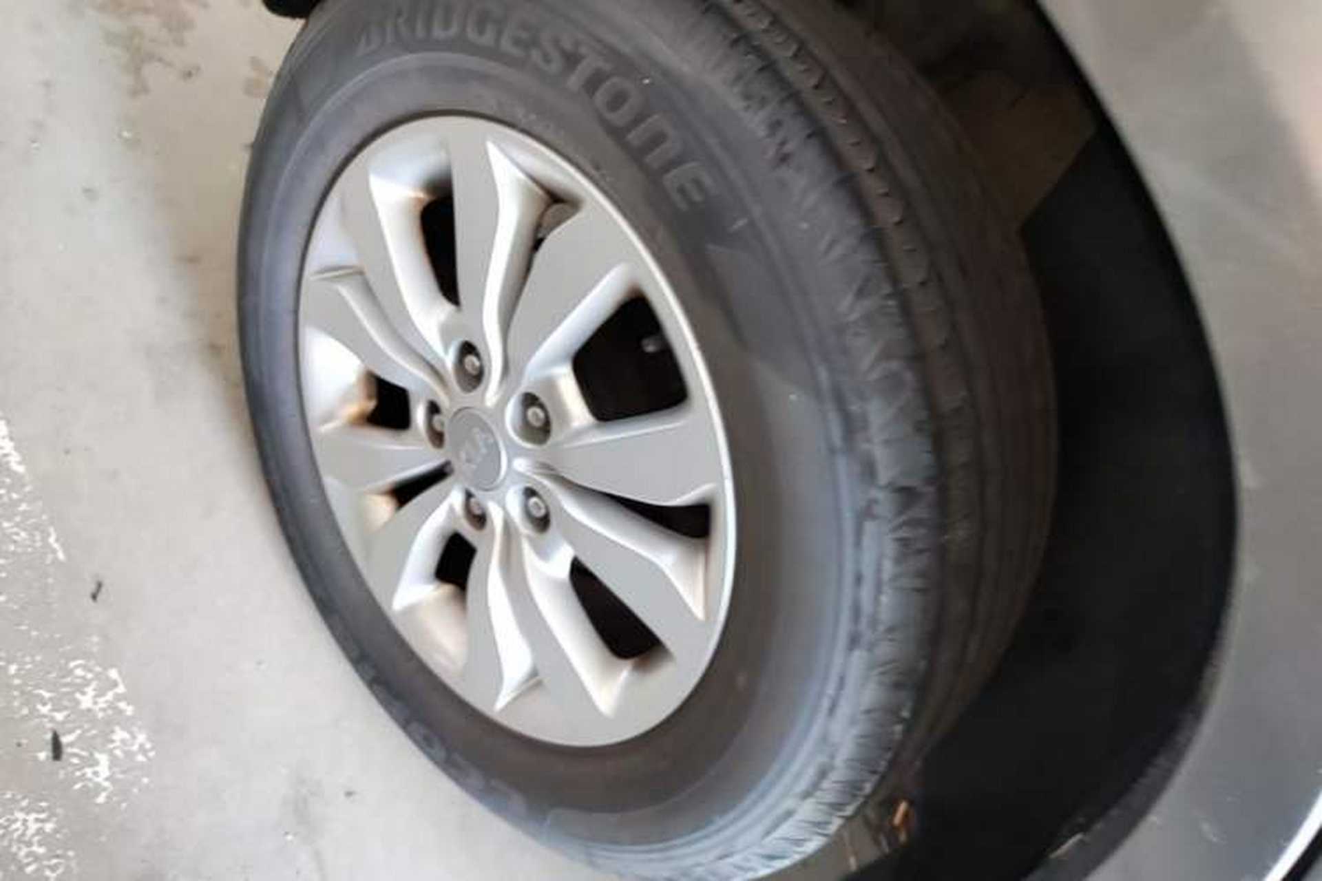 Used Kia Sportage 2013 2.0L Automatic Two-Wheel Drive GL Trim Right Rear Wheel Hub