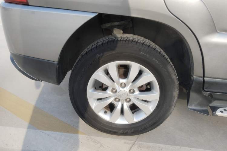 Used Kia Sportage 2013 2.0L Automatic Two-Wheel Drive GL Trim Right Rear Wheel Hub