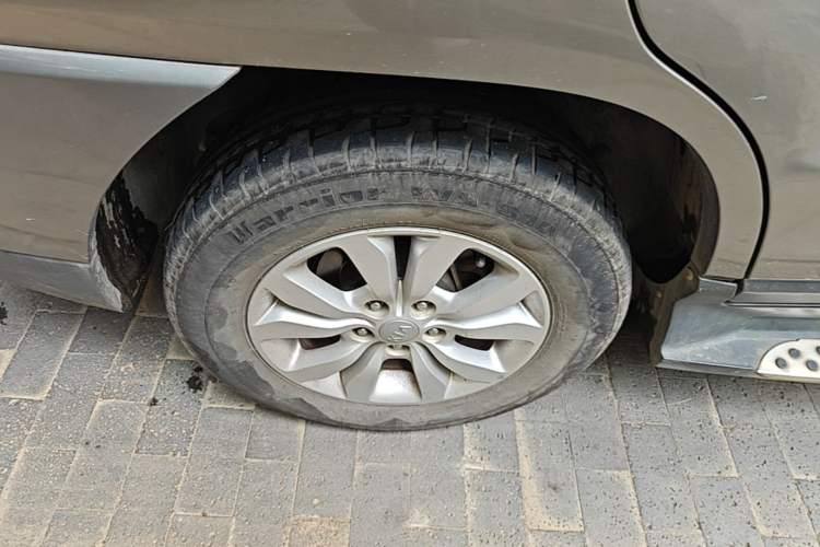 Used Kia Sportage 2013 2.0L Automatic Two-Wheel Drive GL Trim Right Rear Wheel Hub