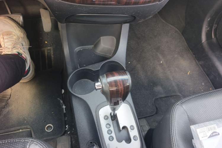 Used Kia Sportage 2013 2.0L Automatic Two-Wheel Drive GLS Trim Gear Lever
