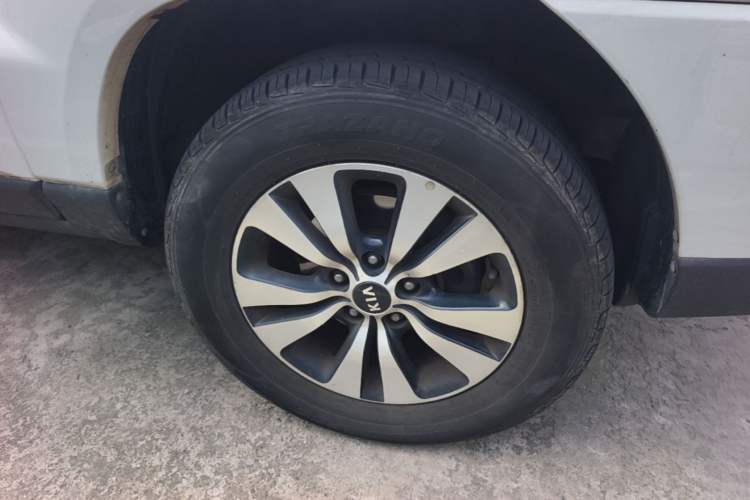Used Kia Sportage 2013 2.0L Automatic Two-Wheel Drive GLS Trim Right Front Wheel Hub