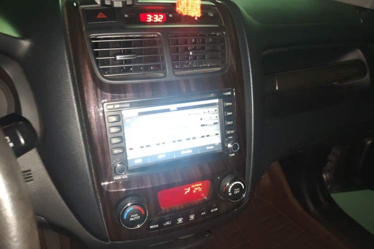 Used Kia Sportage 2013 2.0L Manual Two-Wheel Drive GLS Audio And AC Panel