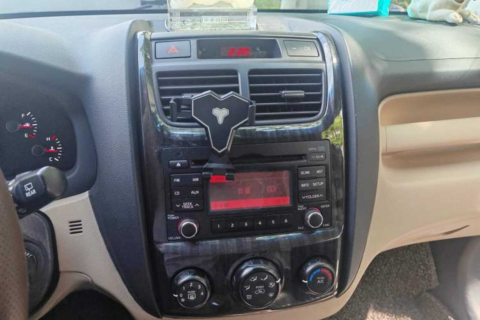 Used Kia Sportage 2013 2.0L Manual Two-Wheel Drive GL Trim Audio And AC Panel