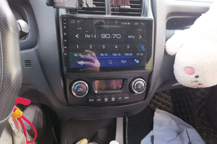 Used Kia Sportage 2013 2.0L Manual Two-Wheel Drive GLS Audio And AC Panel