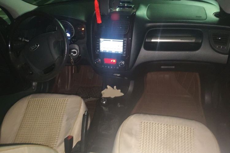Used Kia Sportage 2013 2.0L Manual Two-Wheel Drive GLS Center Console