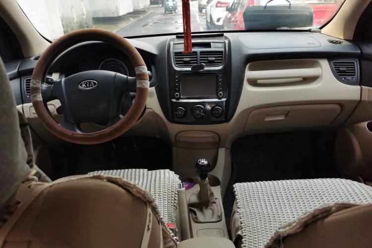 Used Kia Sportage 2013 2.0L Manual Two-Wheel Drive GL Trim Center Console