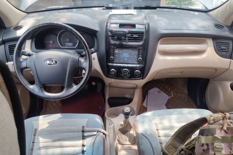 Used Kia Sportage 2013 2.0L Manual Two-Wheel Drive GL Trim Center Console