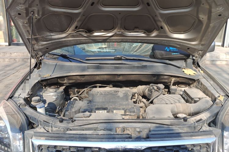 Used Kia Sportage 2013 2.0L Manual Two-Wheel Drive GL Trim Engine Bay