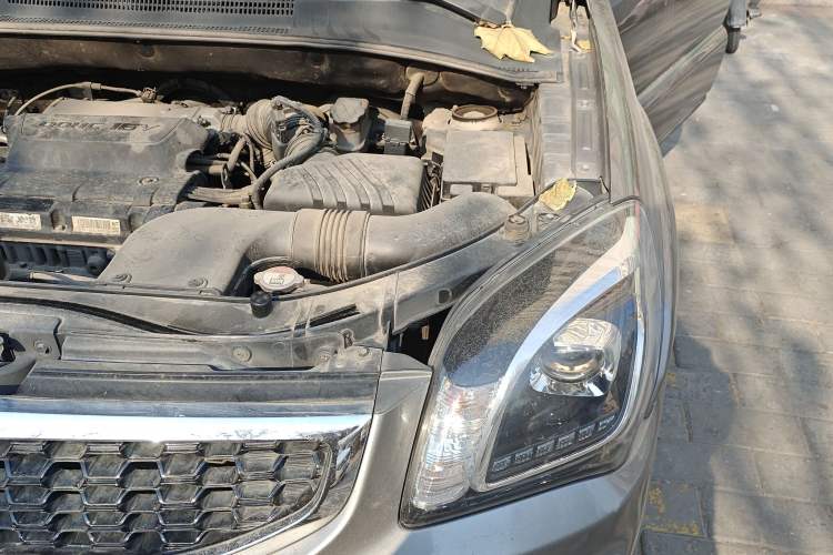 Used Kia Sportage 2013 2.0L Manual Two-Wheel Drive GL Trim Engine Bay Left
