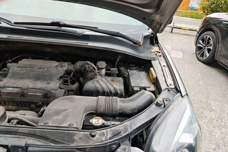Used Kia Sportage 2013 2.0L Automatic Two-Wheel Drive GL Trim Engine Bay Left