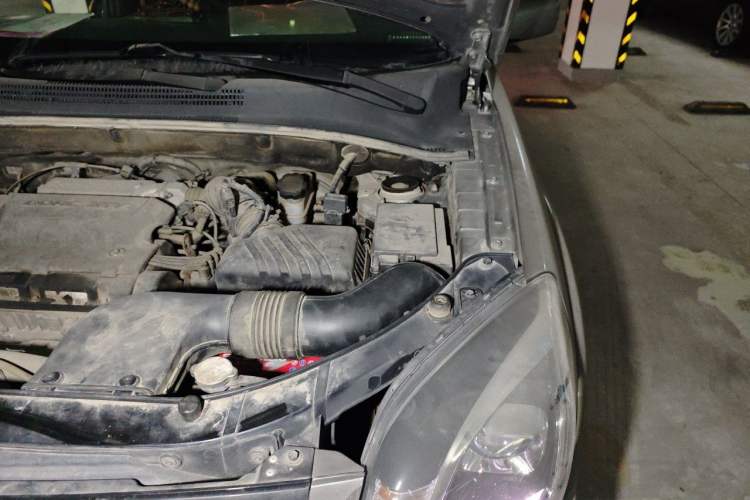 Used Kia Sportage 2013 2.0L Manual Two-Wheel Drive GL Trim Engine Bay Left