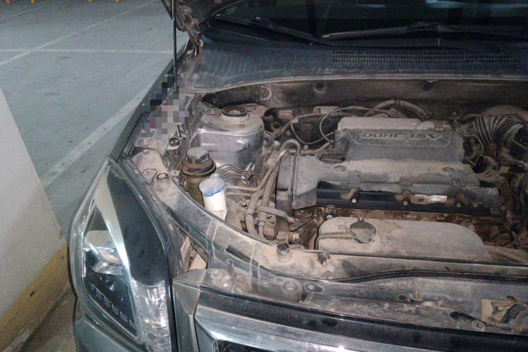 Used Kia Sportage 2013 2.0L Manual Two-Wheel Drive GL Trim Engine Bay Right
