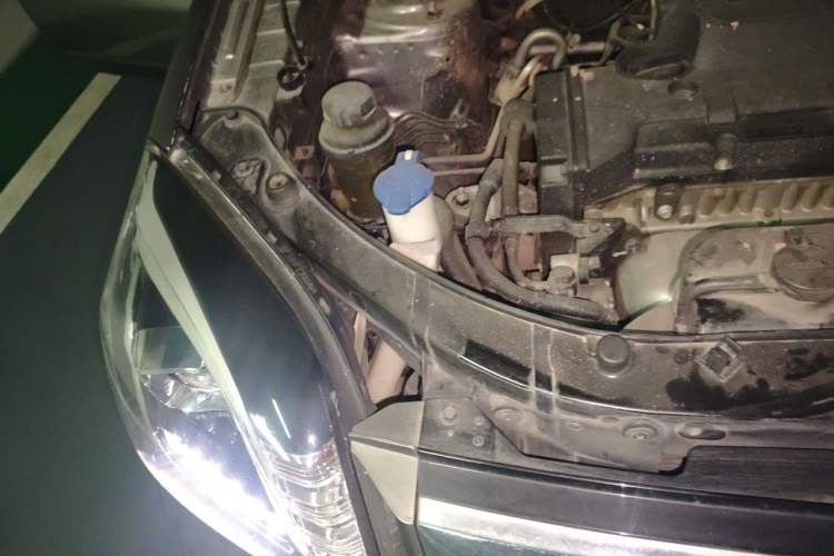 Used Kia Sportage 2013 2.0L Manual Two-Wheel Drive GLS Engine Bay Right