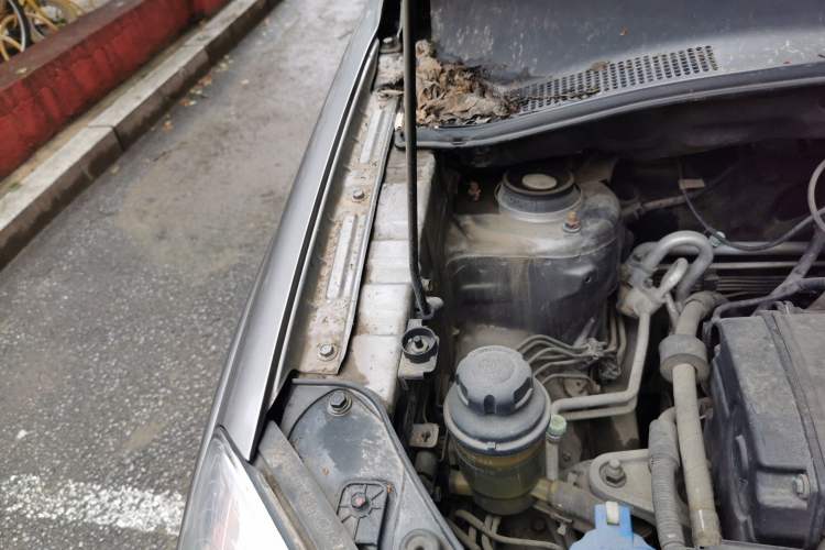 Used Kia Sportage 2013 2.0L Manual Two-Wheel Drive GL Trim Engine Bay Right