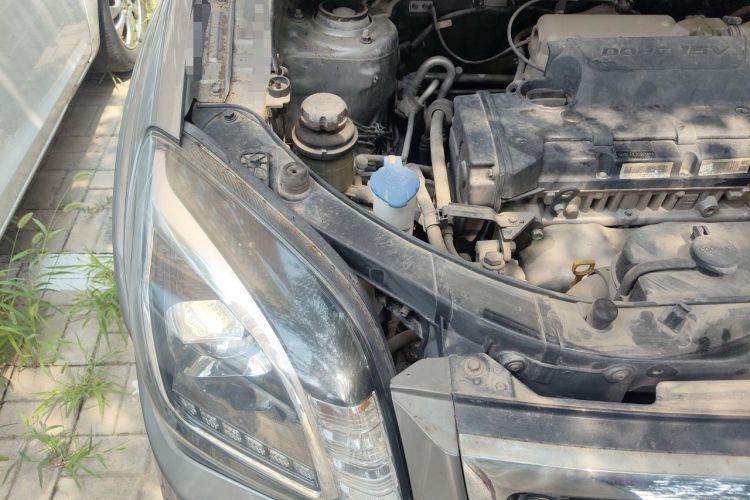 Used Kia Sportage 2013 2.0L Manual Two-Wheel Drive GL Trim Engine Bay Right