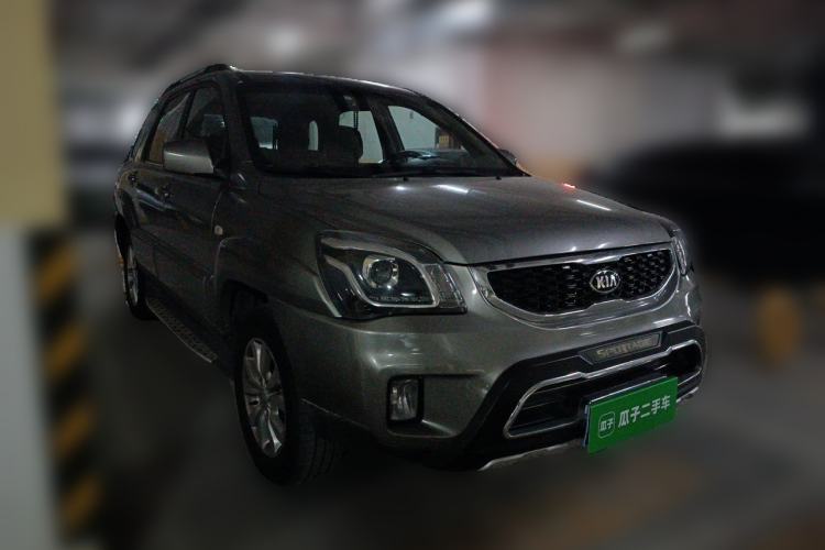 Used Kia Sportage 2013 2.0L Manual Two-Wheel Drive GL Trim Front Right 45 Deg