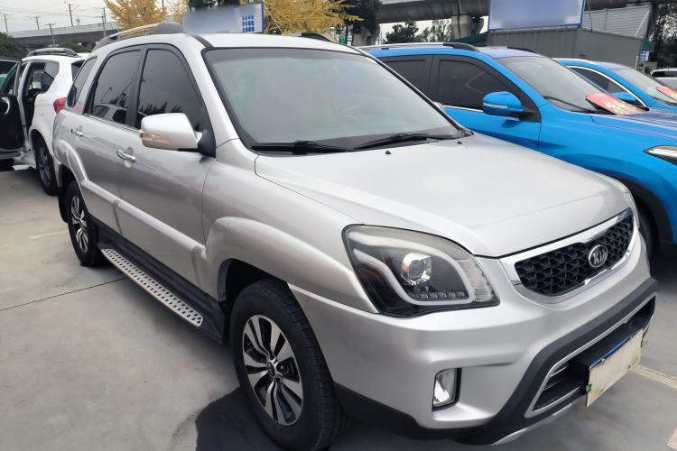 Used Kia Sportage 2013 2.0L Automatic Two-Wheel Drive GLS Trim Front Right 45 Deg