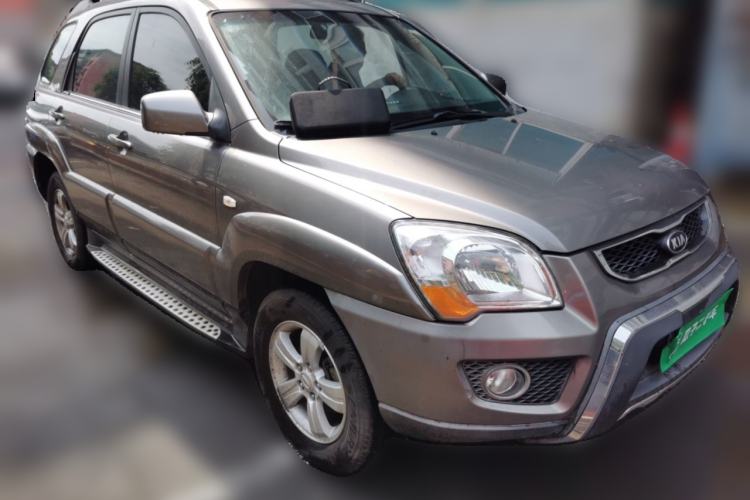 Used Kia Sportage 2013 2.0L Manual Two-Wheel Drive GL Trim Front Right 45 Deg