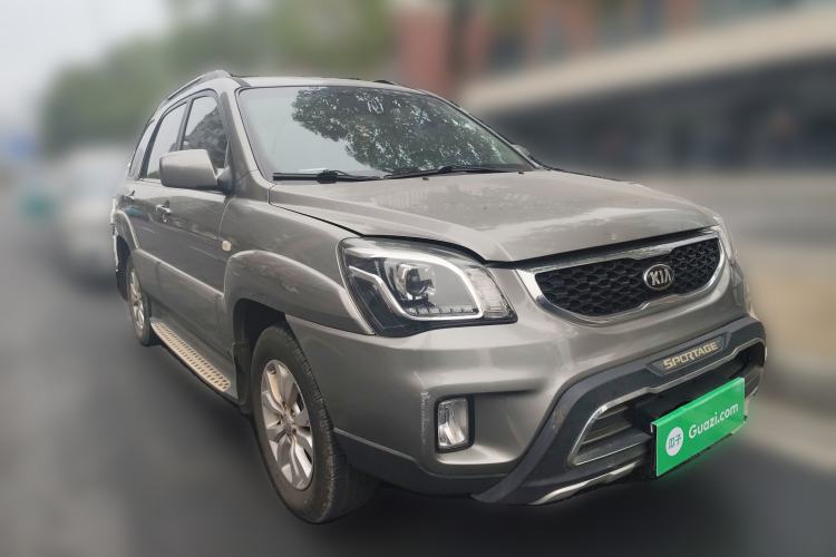 Used Kia Sportage 2013 2.0L Automatic Two-Wheel Drive GL Trim Front Right 45 Deg