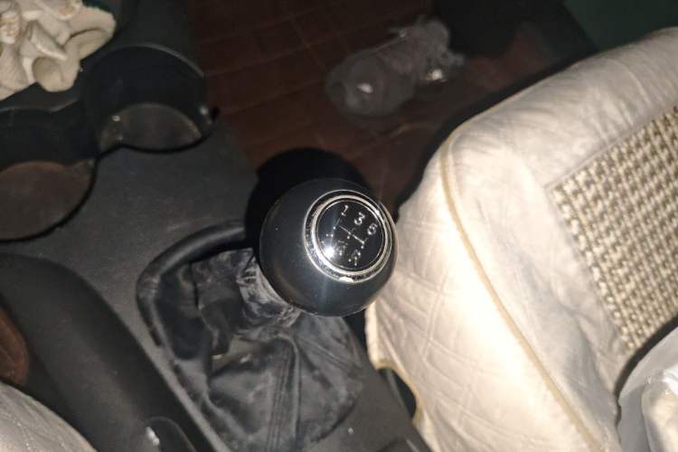 Used Kia Sportage 2013 2.0L Manual Two-Wheel Drive GLS Gear Lever