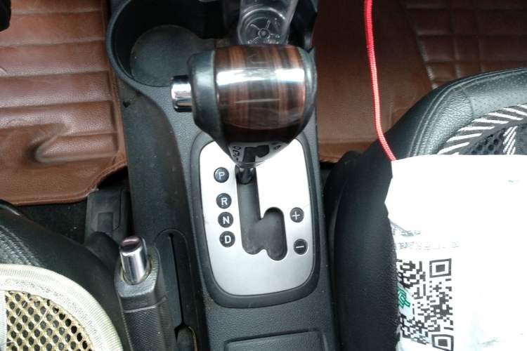 Used Kia Sportage 2013 2.0L Automatic Two-Wheel Drive GLS Trim Gear Lever