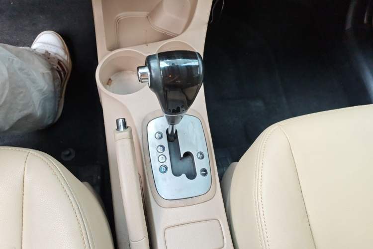 Used Kia Sportage 2013 2.0L Automatic Two-Wheel Drive GL Trim Gear Lever