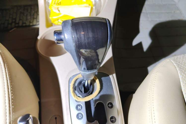 Used Kia Sportage 2013 2.0L Automatic Two-Wheel Drive GL Trim Gear Lever