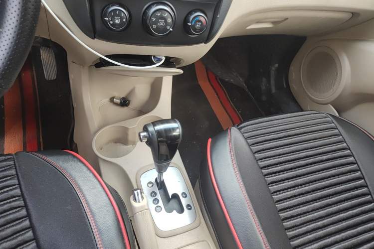Used Kia Sportage 2013 2.0L Automatic Two-Wheel Drive GL Trim Gear Lever