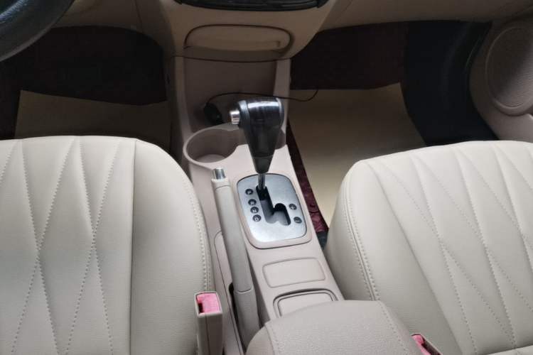 Used Kia Sportage 2013 2.0L Automatic Two-Wheel Drive GL Trim Gear Lever