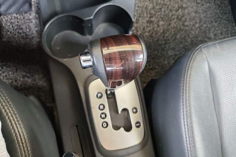 Used Kia Sportage 2013 2.0L Automatic Two-Wheel Drive GLS Trim Gear Lever