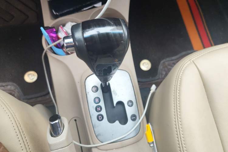 Used Kia Sportage 2013 2.0L Automatic Two-Wheel Drive GL Trim Gear Lever