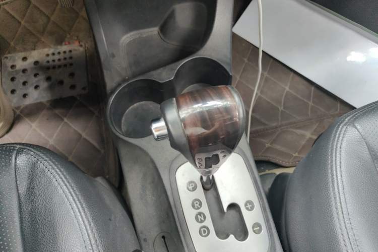 Used Kia Sportage 2013 2.0L Automatic Two-Wheel Drive GLS Trim Gear Lever