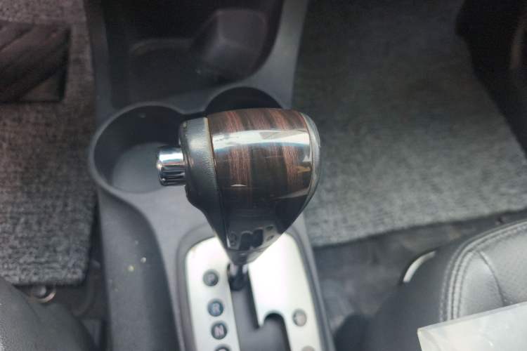 Used Kia Sportage 2013 2.0L Automatic Two-Wheel Drive GLS Trim Gear Lever