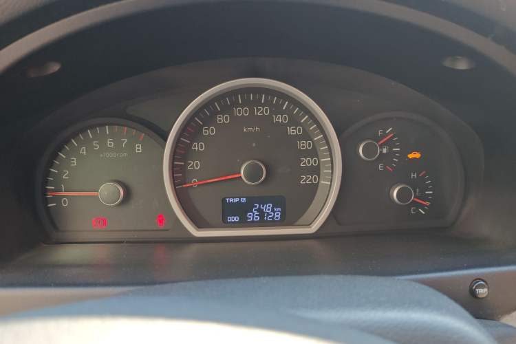 Used Kia Sportage 2013 2.0L Manual Two-Wheel Drive GL Trim Instrument Cluster