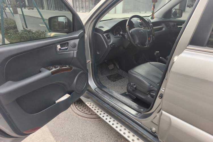 Used Kia Sportage 2013 2.0L Automatic Two-Wheel Drive GLS Trim Interior 3